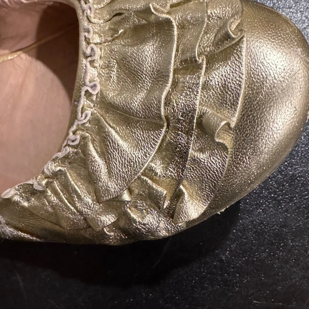 Jeffrey Campbell Gold Ruffled leather Flats size 7